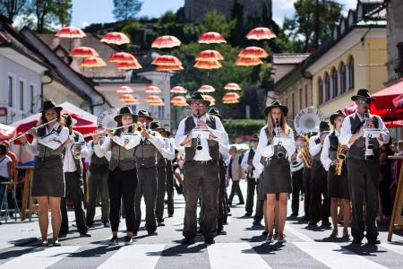 S soncem obsijan drugi festivalski dan 50. Dnevov narodnih noš in oblačilne dediščine v Kamniku (72)